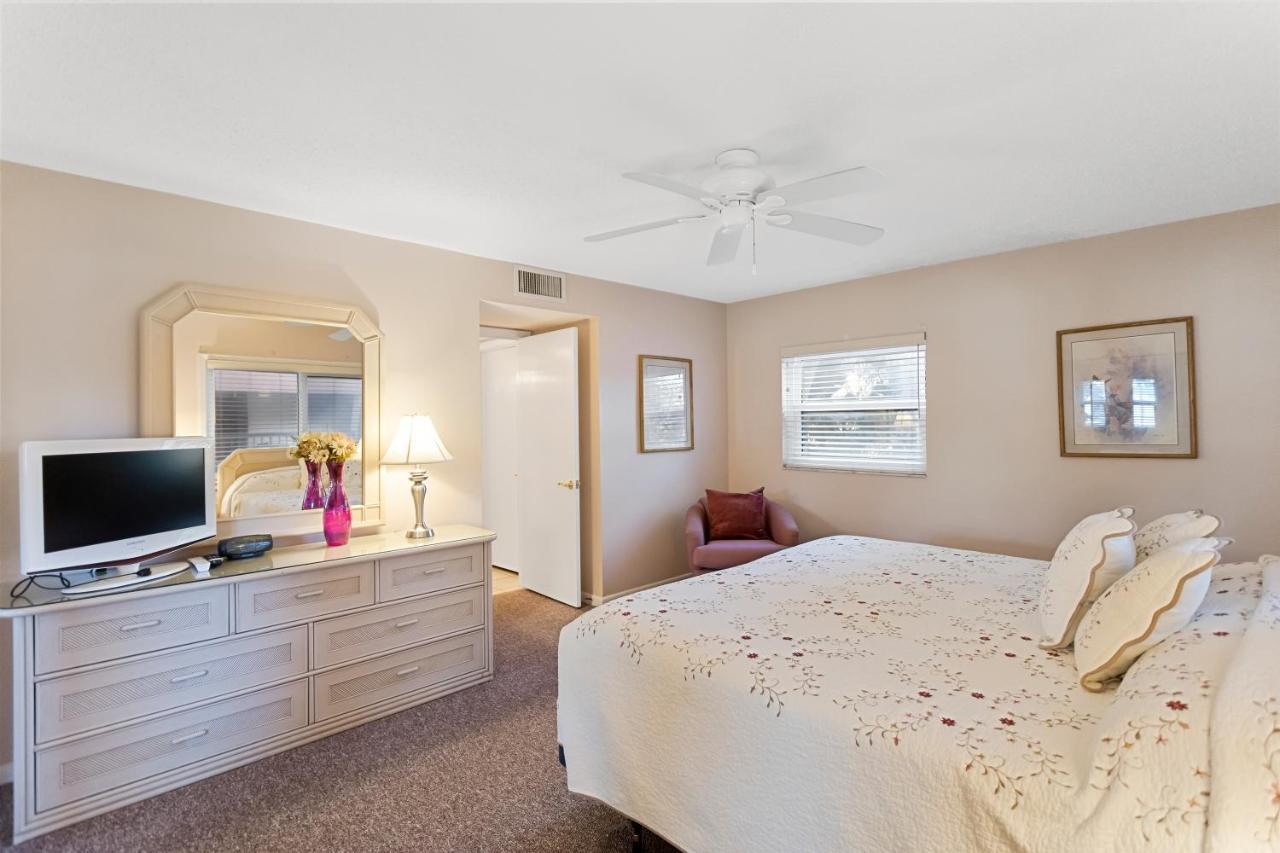 Gulf Gate Resort By Travel Resort Services St. Pete Beach Bagian luar foto